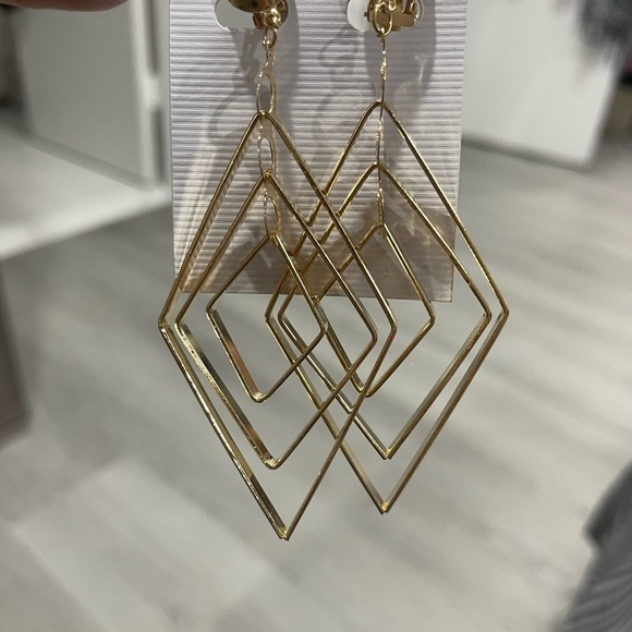 Clip earrings in silver and gold both for the price of one they are new - Picture 3 of 4